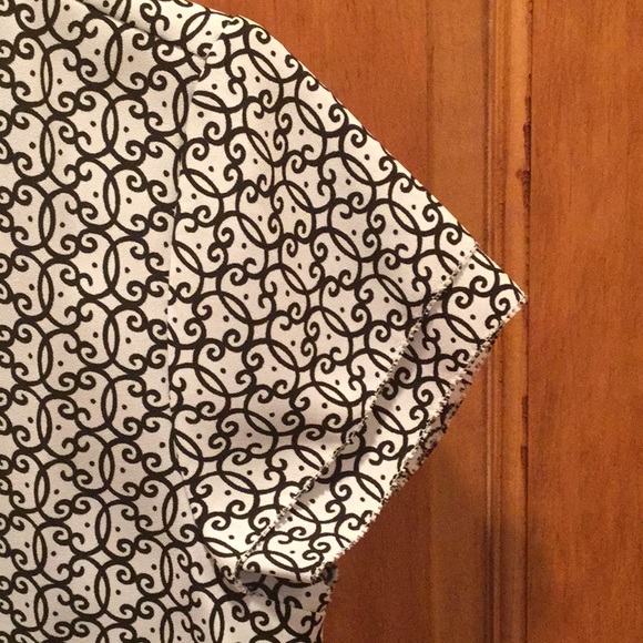 Light and cool Ann Taylor top - Picture 4 of 5